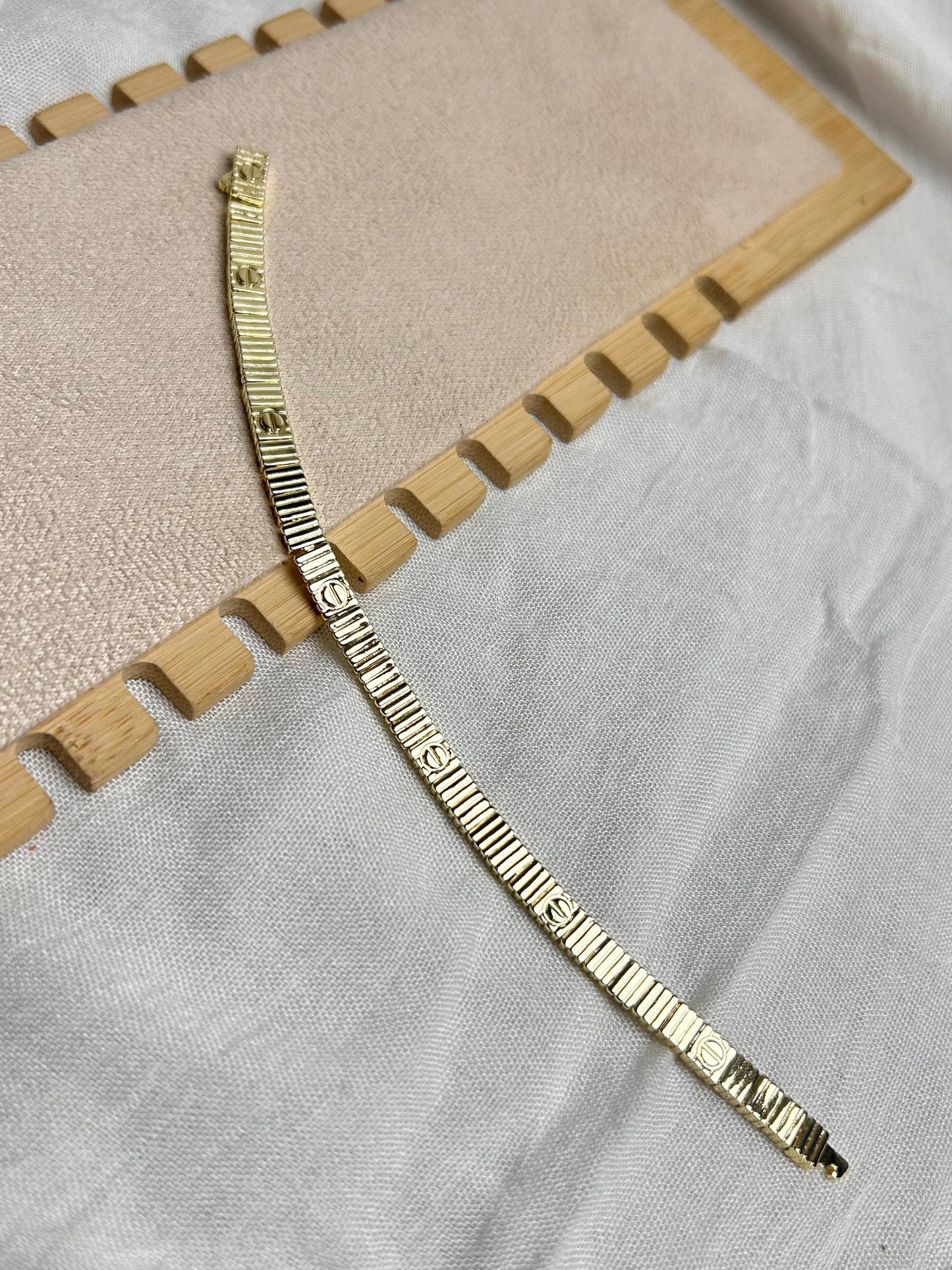 Textured Screw-Motif Link Bracelet