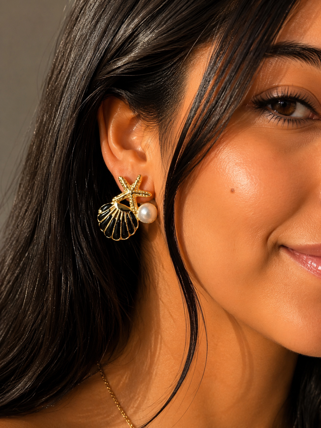 Black Shell & Starfish Stud Earrings