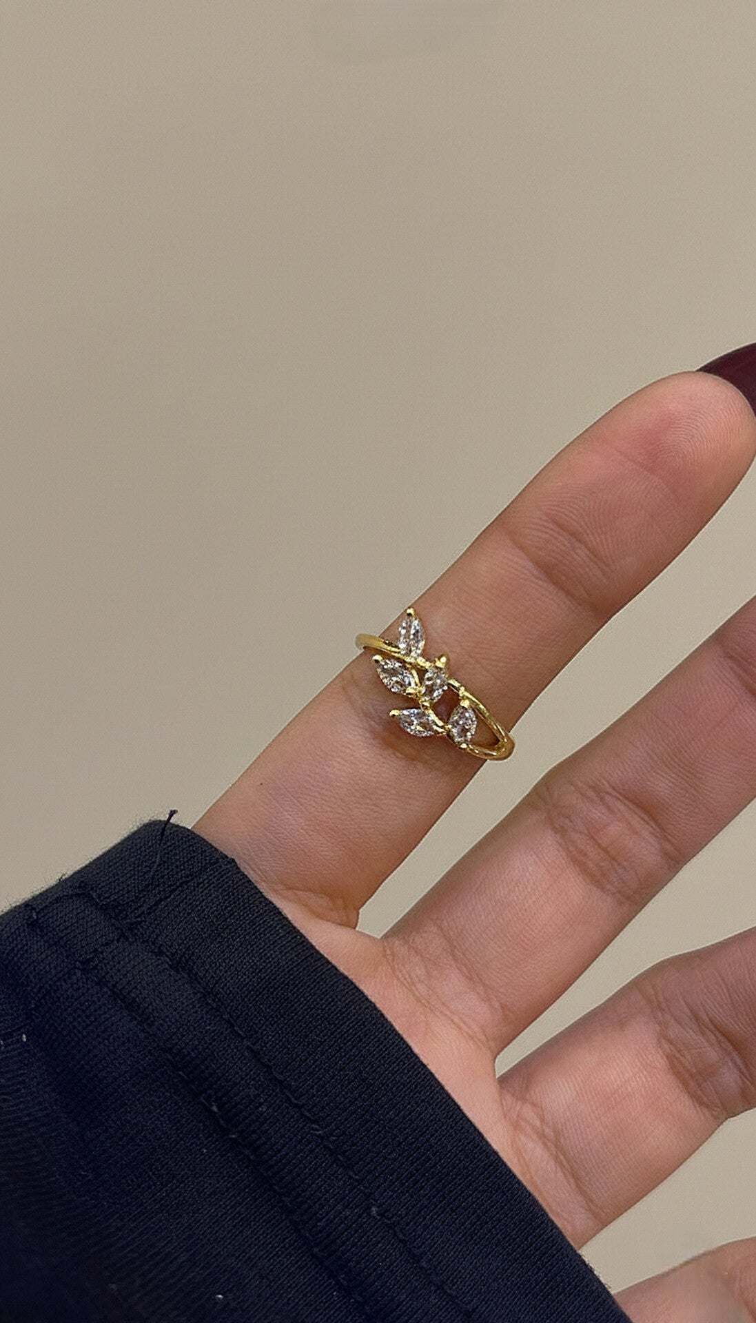 Sparkling Leaf Adjustable Ring