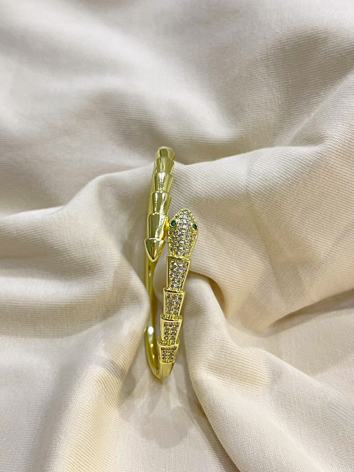 Emerald Eye Serpentine Bangle