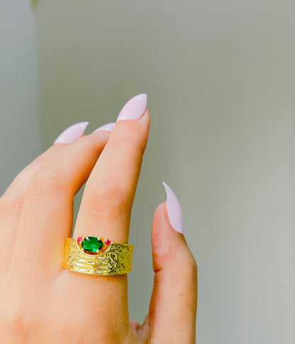 Royal Emerald Textured Ring
