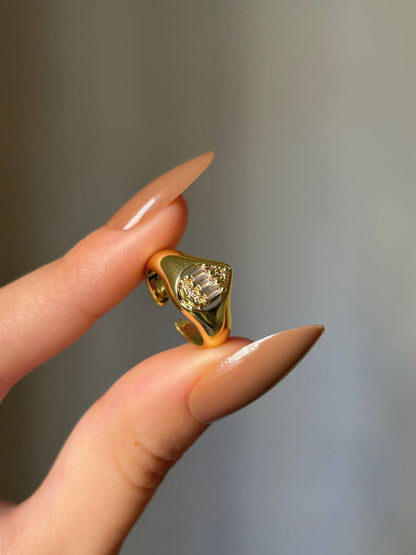 Chic Baguette Pinky Ring
