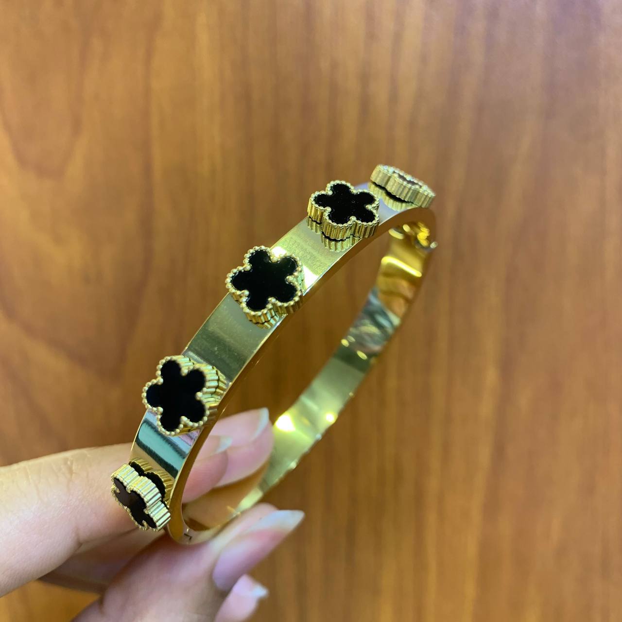 Clover Charm Bangle