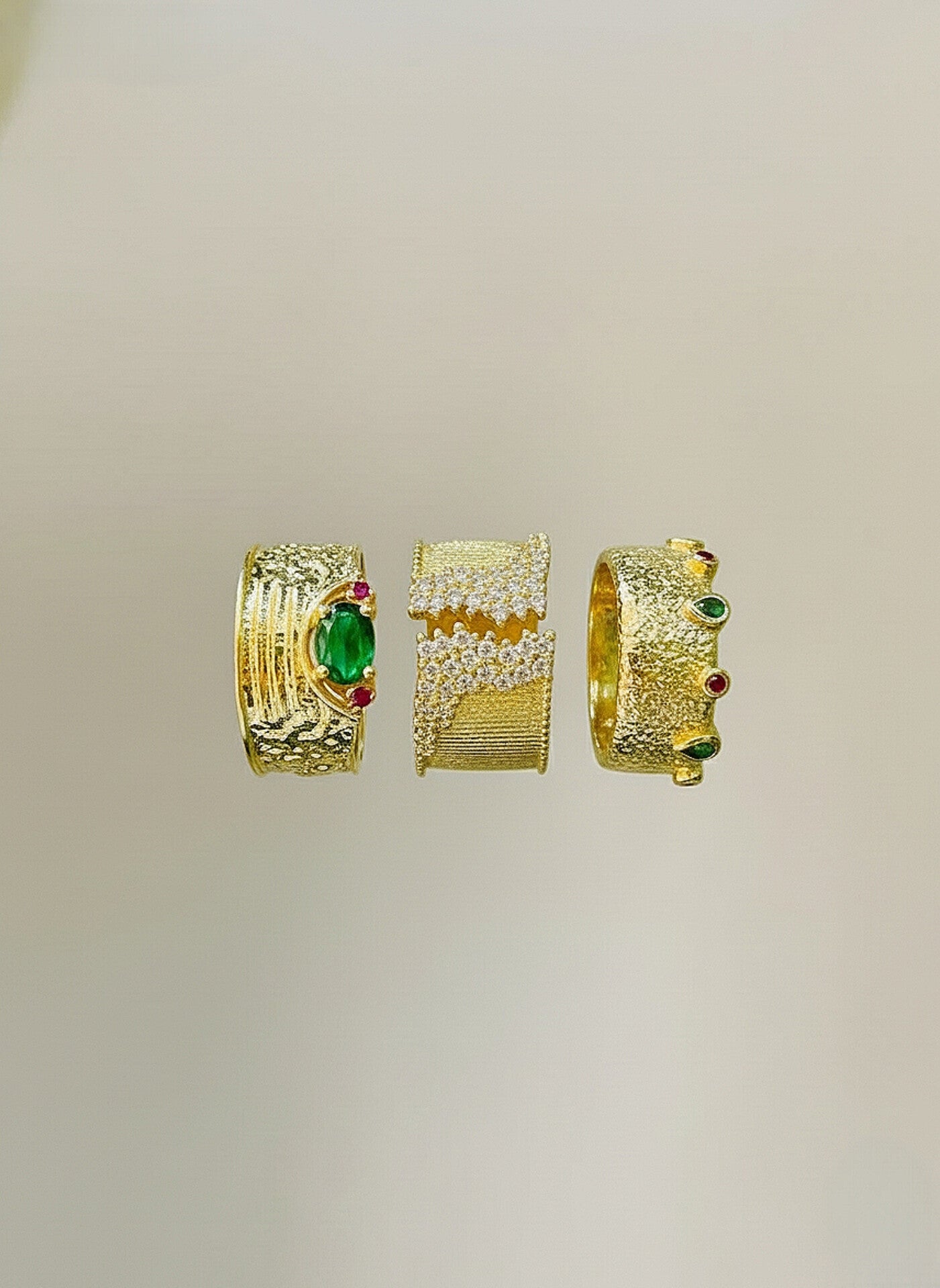 Royal Emerald Textured Ring