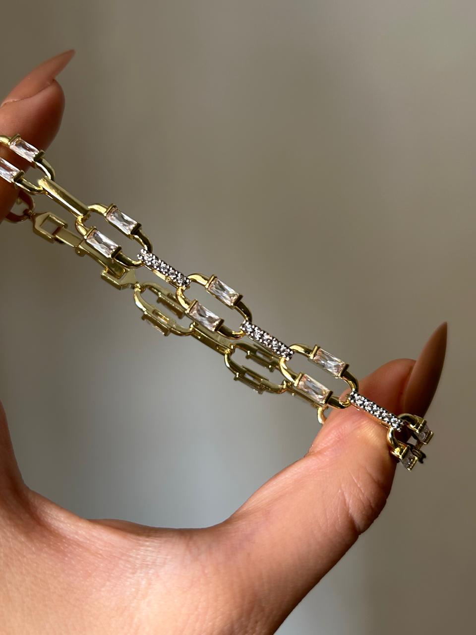 Elegant Baguette Crystal Link