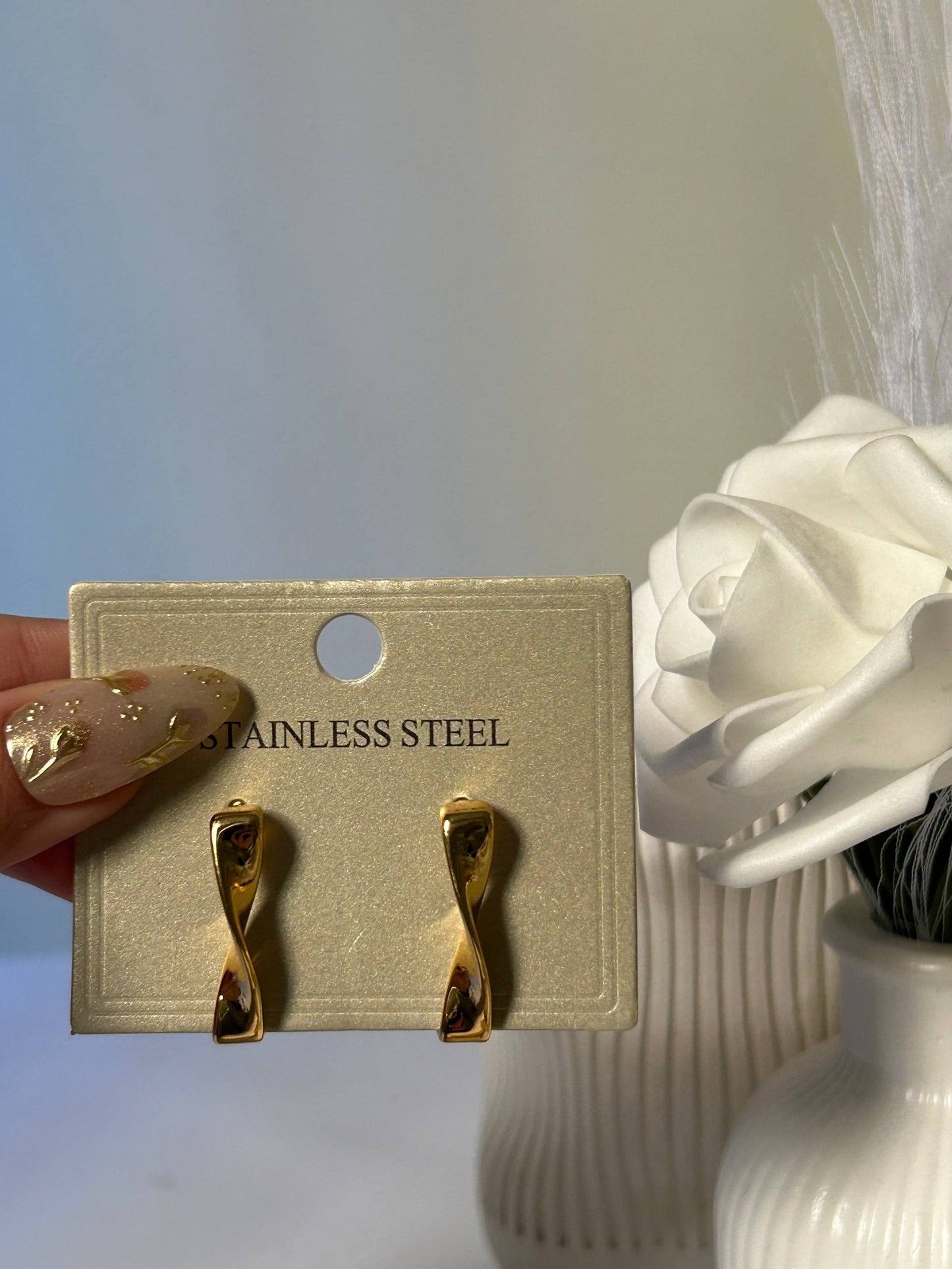 Fluid Motion Studs