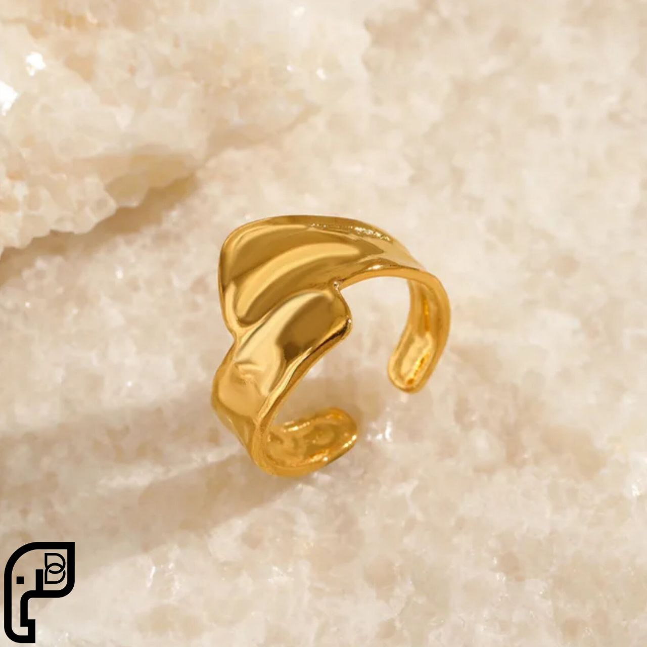 Intertwined Golden Luxe Ring
Marketing