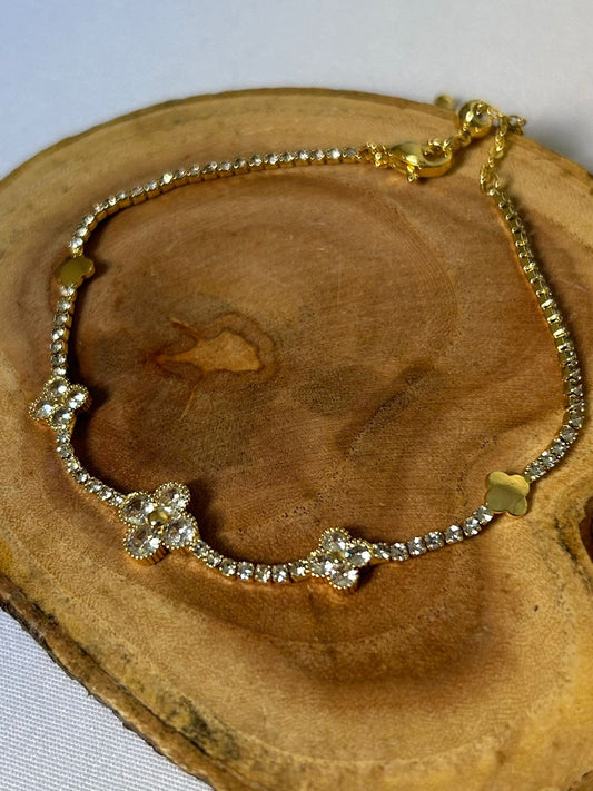 Golden Clover Sparkle Bracelet