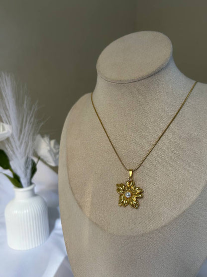 Golden Pearl Bloom Necklace