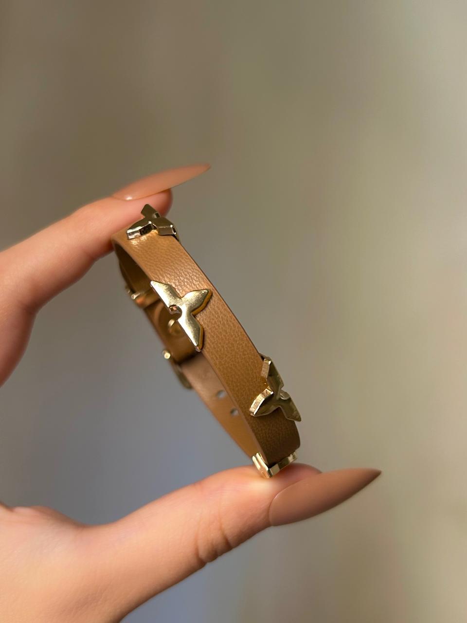 Elegant Buckle Leather Cuff