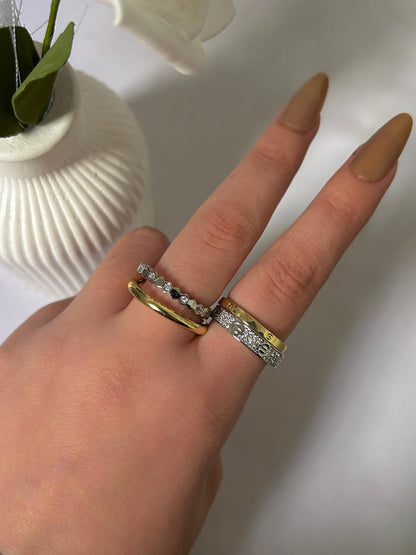 Iconic Mixed Capsule Ring