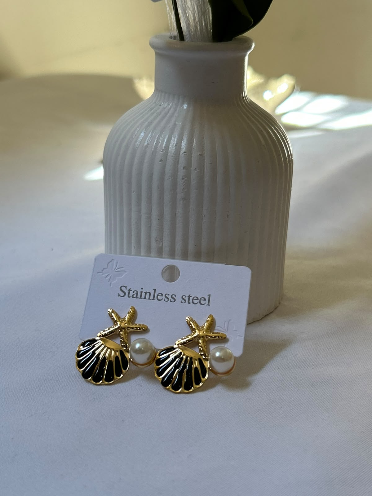 Black Shell & Starfish Stud Earrings