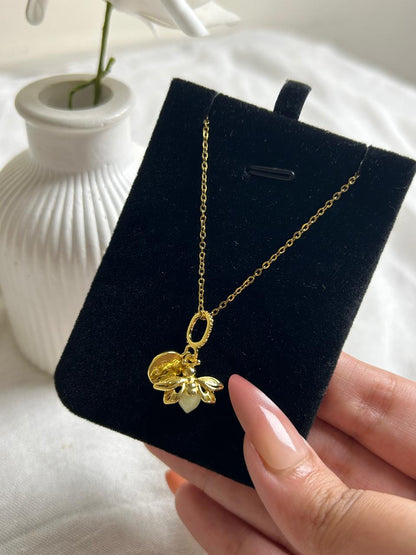 Ray's Firefly Glow Necklace