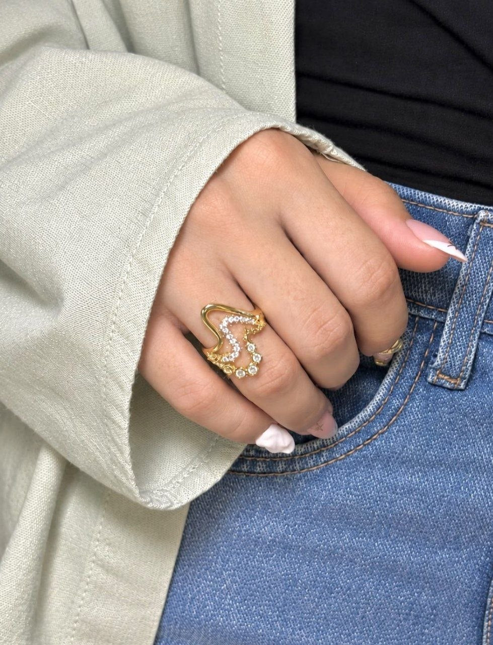 Sparkling Wavy Zircon Ring