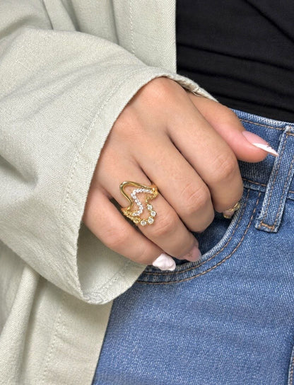 Sparkling Wavy Zircon Ring