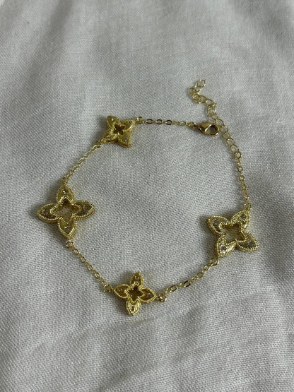 Vintage Clover Charm Bracelet