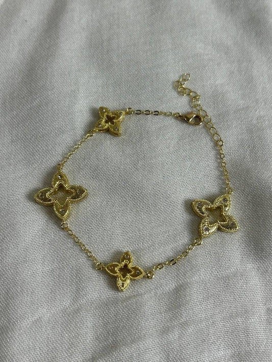 Vintage Clover Charm Bracelet